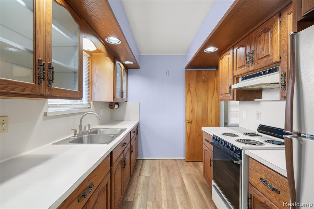 7043 N Wildwood Street, Westland, MI — Photo 9