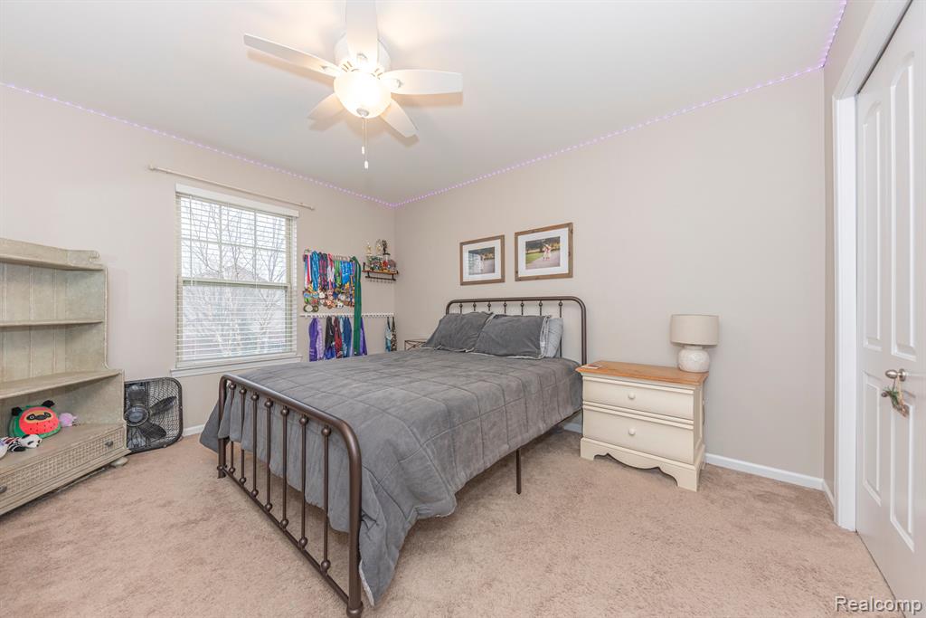 806 LAKE WOODS Drive, Canton, MI 48188 — Photo 49
