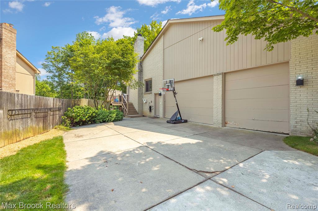 6067 Charles Drive, West Bloomfield, MI — Photo 63