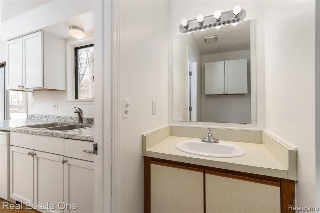 8060 MOUNTAIN VIEW, White Lake, MI — Photo 21