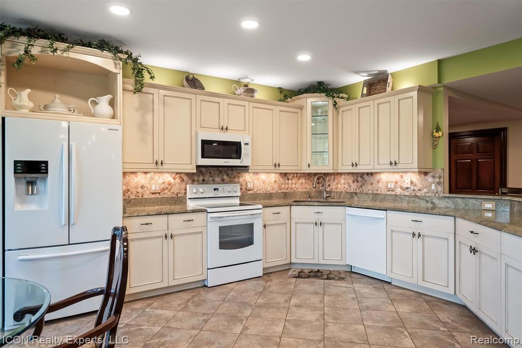 72755 Solanus Drive, Bruce, MI 48065 — Photo 43