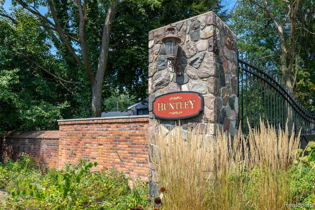 31018 Pickwick Lane, Beverly Hills, MI 48025 — Photo 40
