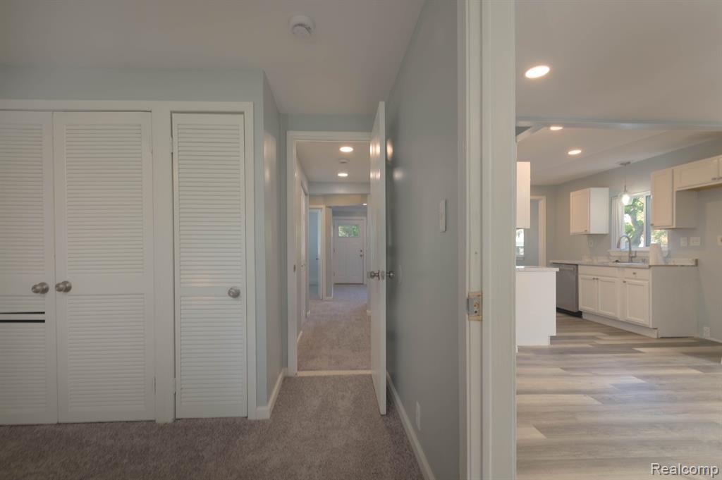 5733 CRESCENT Road, Waterford, MI 48327 — Photo 12