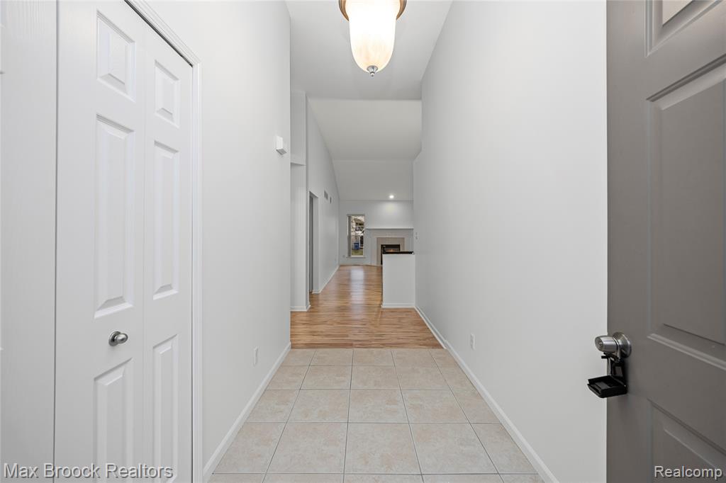 4852 Burberry Drive, Warren, MI 48092 — Photo 5