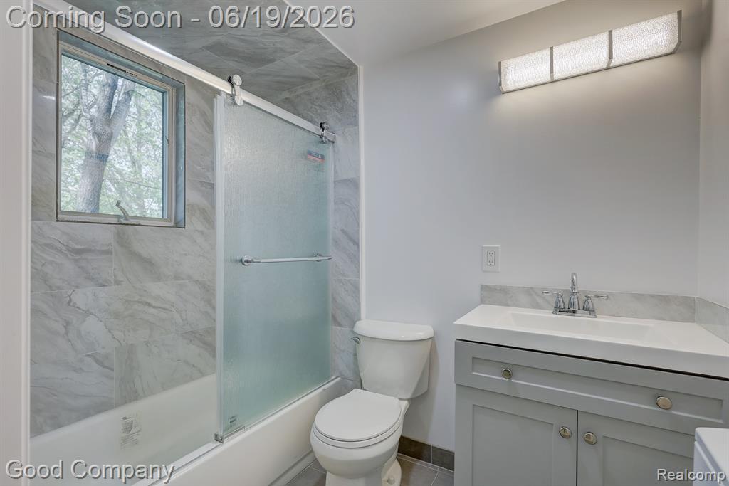 335 W Lincoln Avenue, Madison Heights, MI 48071 — Photo 18