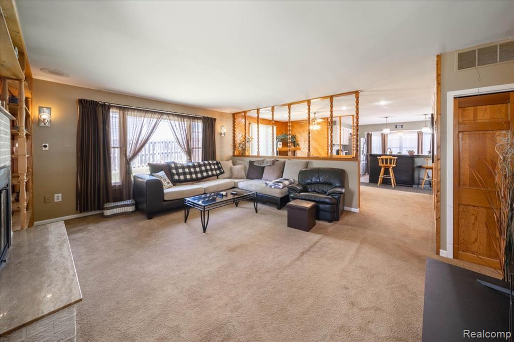 795 Hogarth Avenue, Waterford, MI 48328 — Photo 3