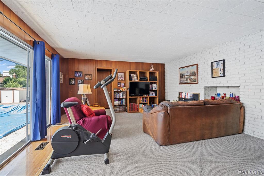 972 N ESPLANADE Street, Mount Clemens, MI 48043 — Photo 13