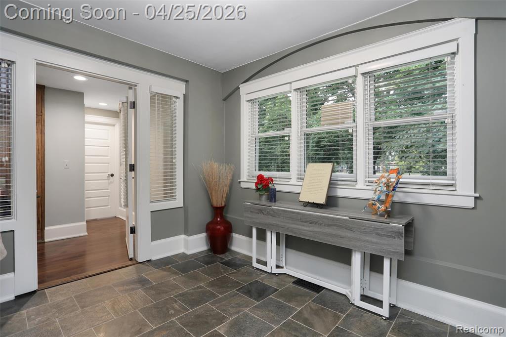 658 Pallister, Detroit, MI 48202 — Photo 6