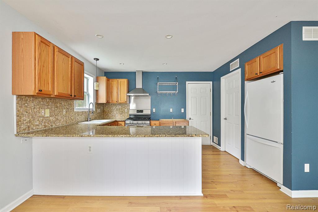 7860 LAKESHORE Road, Whitmore Lake, MI 48189 — Photo 7