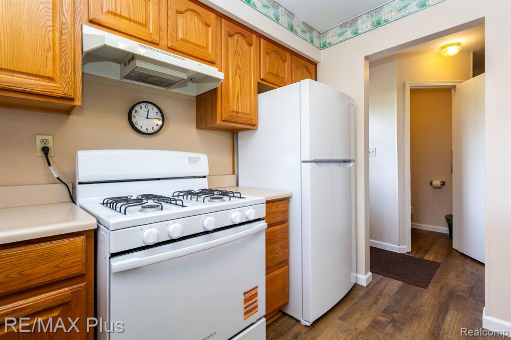 642 TURRILL Avenue, Lapeer, MI 48446 — Photo 14