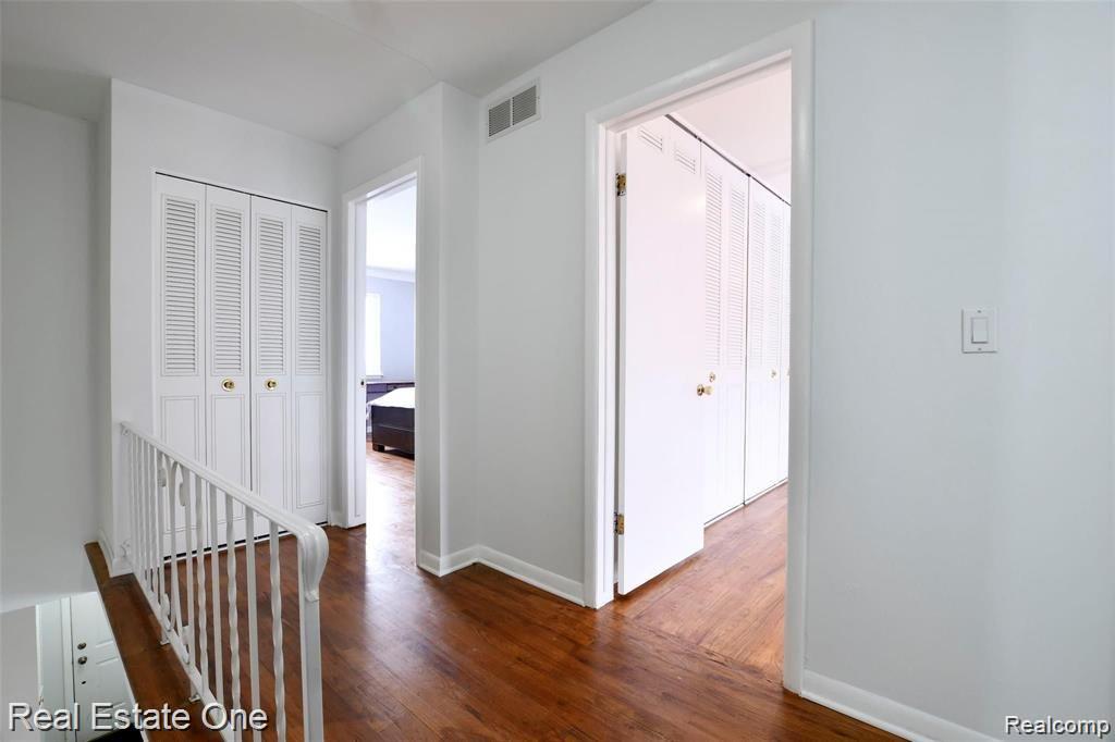 509 FOX HILLS Drive N, Bloomfield Hills, MI 48304 — Photo 11