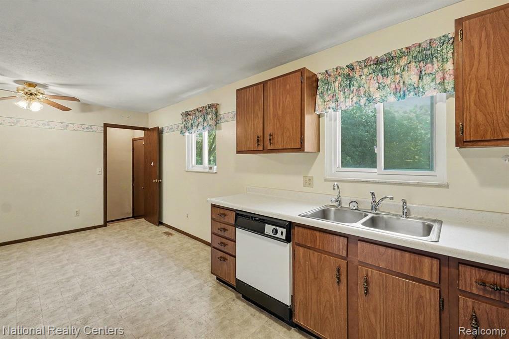 1800 Kingston Drive, Pinckney, MI 48169 — Photo 9