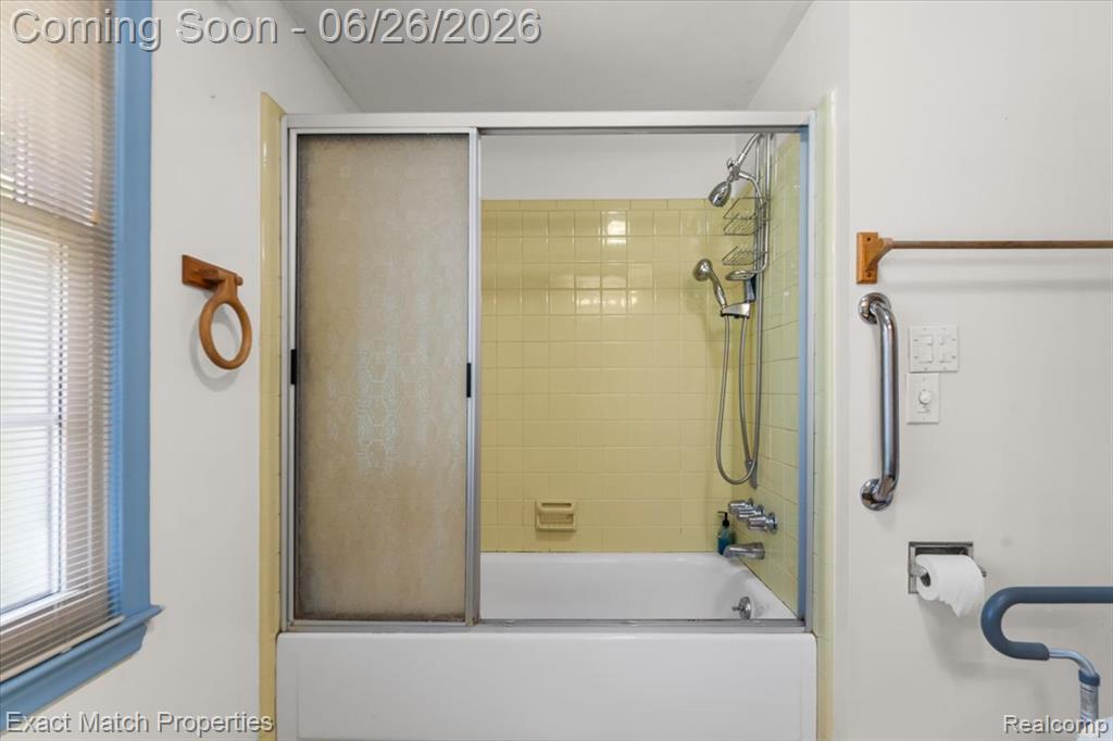 6737 Alderley Way, West Bloomfield, MI — Photo 42