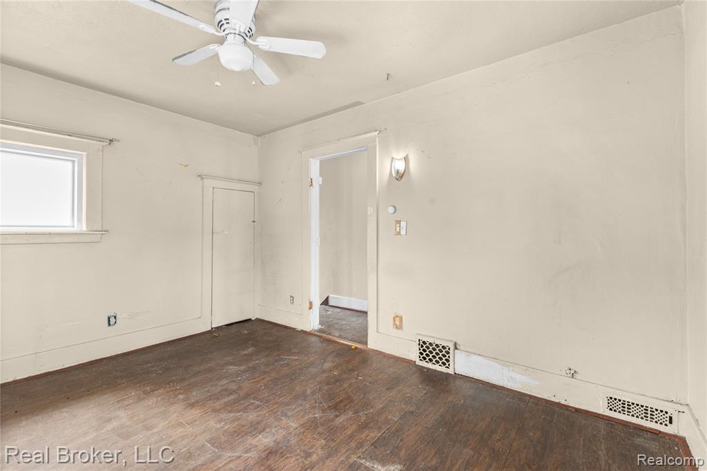 352 N Perry Street, Pontiac, MI 48342 — Photo 16