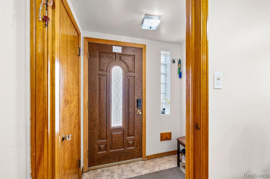 7716 W MORROW Circle, Dearborn, MI 48126 — Photo 12
