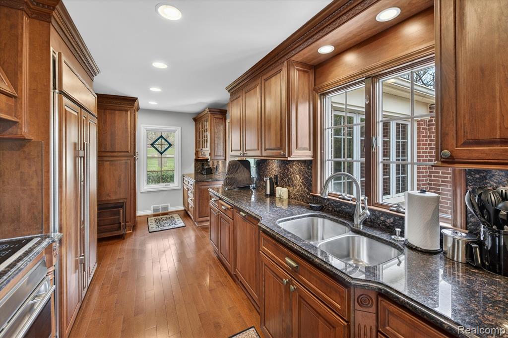 13960 Ridgewood Drive, Plymouth, MI 48170 — Photo 12