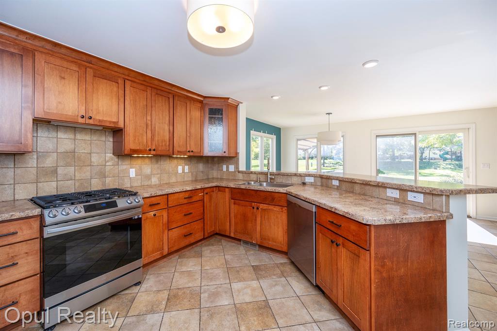 8469 CONCORD Road, Grosse Ile, MI 48138 — Photo 7