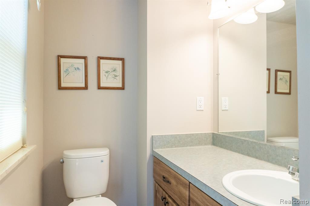 8362 LAKEVIEW Drive, Ypsilanti, MI 48198 — Photo 13