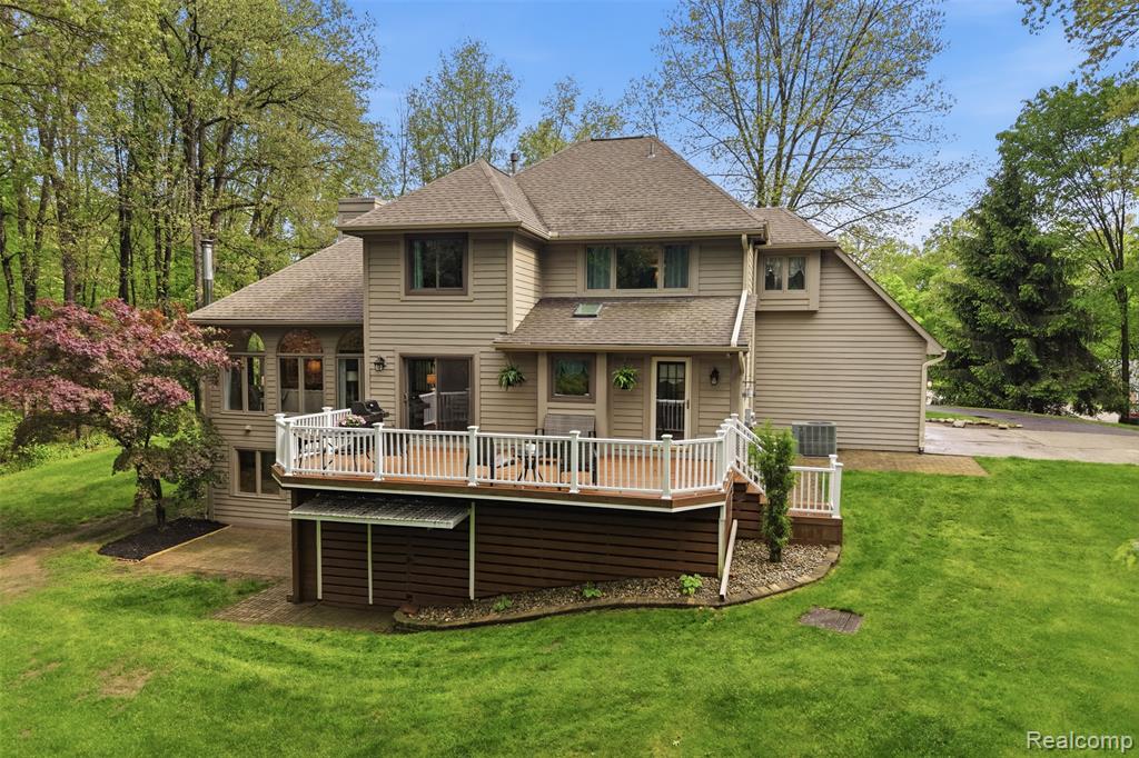 8235 Ironwood Drive, Pinckney, MI 48169 — front exterior