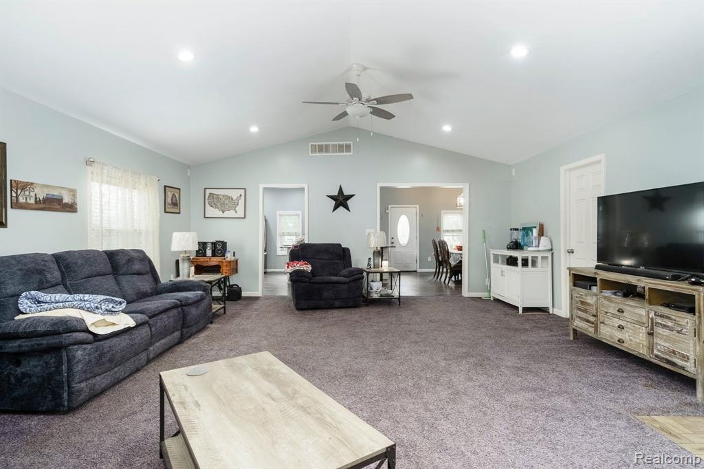 4206 GRAND BLANC Road, Swartz Creek, MI 48473 — Photo 12