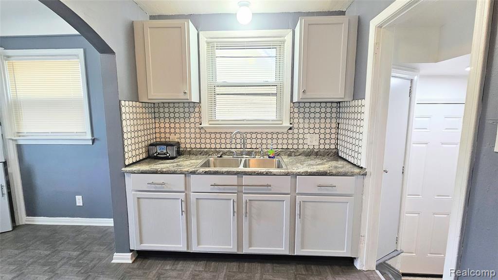 10001 Winthrop Street, Detroit, MI 48227 — Photo 7
