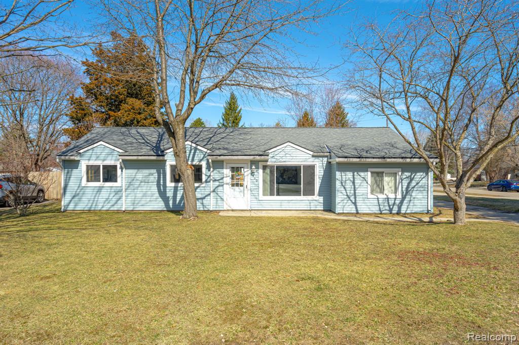 6460 Hermana Road, West Bloomfield, MI 48324 — front exterior