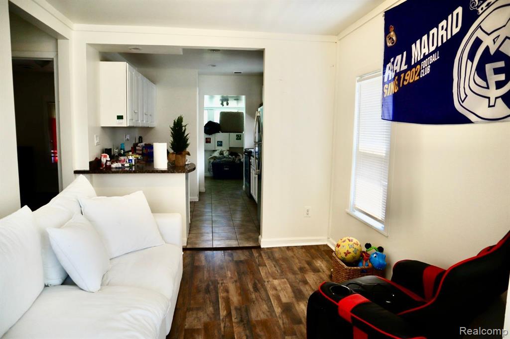 1833 CASS LAKE Road, Keego Harbor, MI 48320 — Photo 8