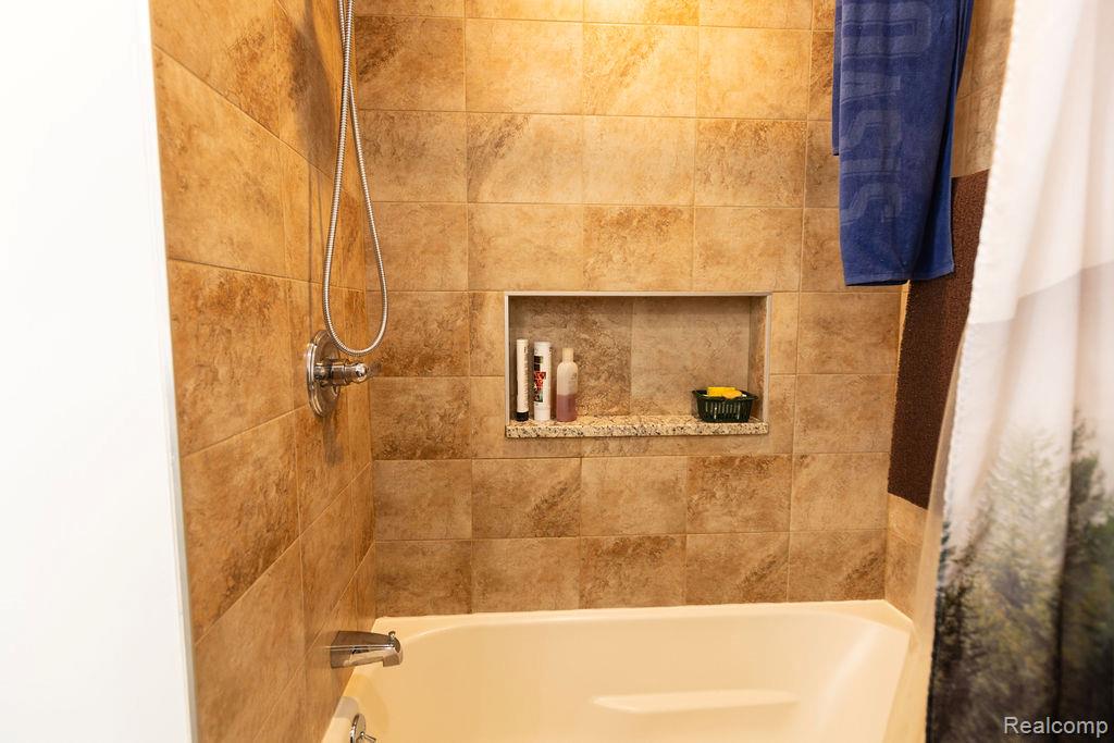 24636 Almond Avenue, Eastpointe, MI 48021 — Photo 18