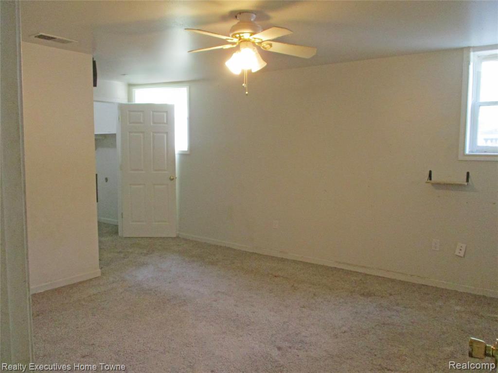 209 Bristol Street N, Almont, MI 48003 — Photo 7