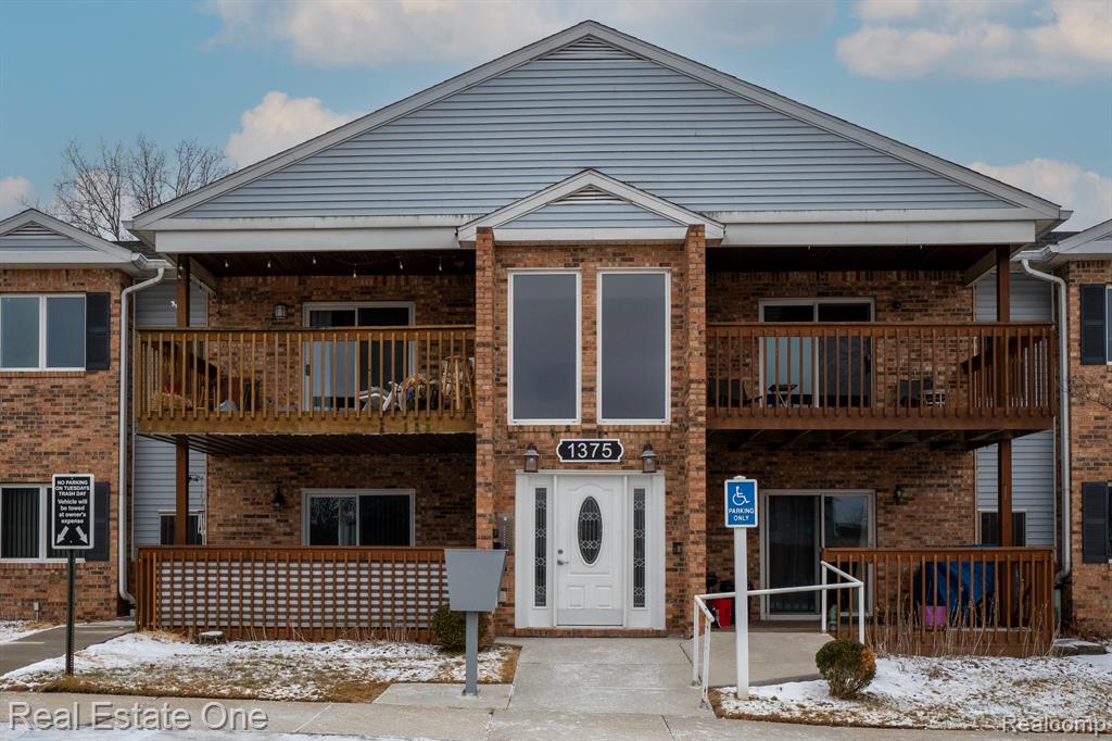 1375 HARBOUR Boulevard, 123, Trenton, MI 48183 — Photo 2