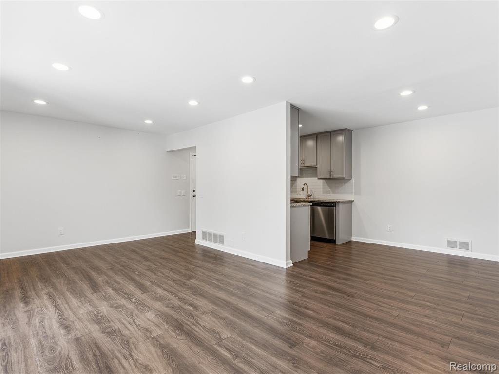 607 E Fox Hills E Drive, Bloomfield Hills, MI 48304 — Photo 12