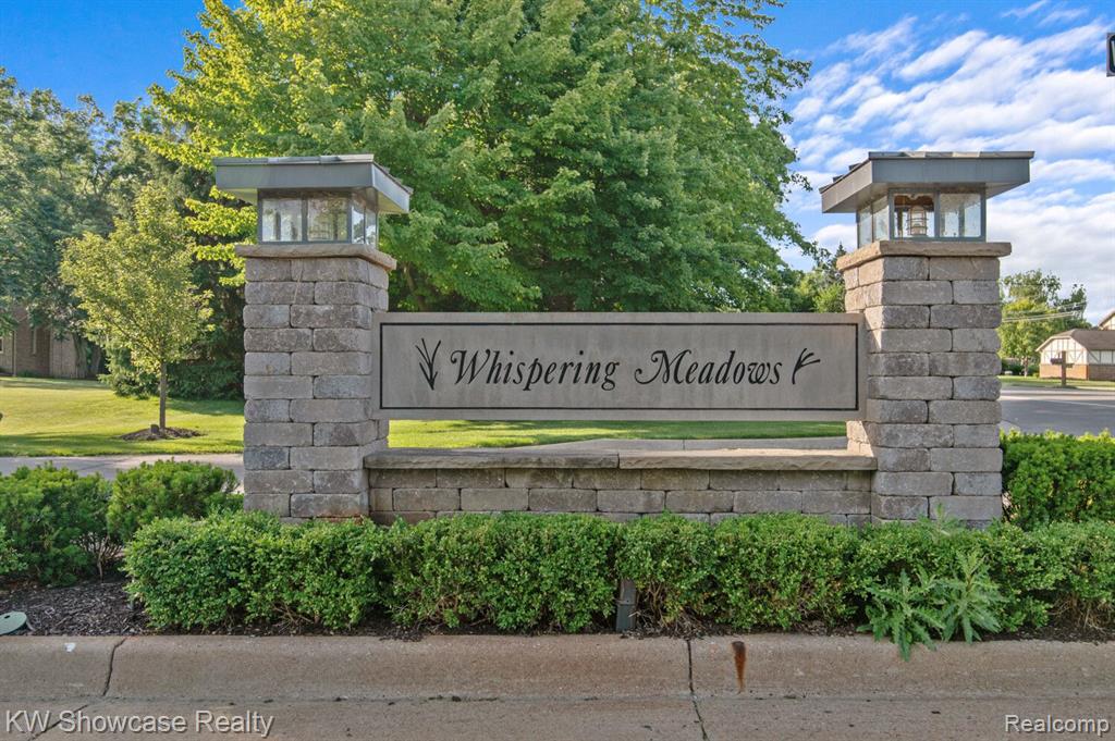 6255 WHISPERING MEADOWS Drive, White Lake, MI 48383 — Photo 6