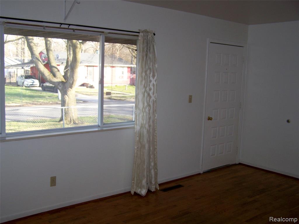 4923 ALPHA Way, Flint, MI 48506 — Photo 9