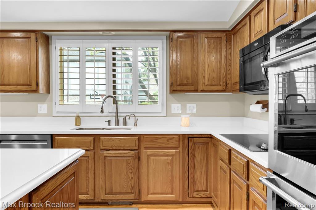 5536 Whitfield Drive, Troy, MI 48098 — Photo 15