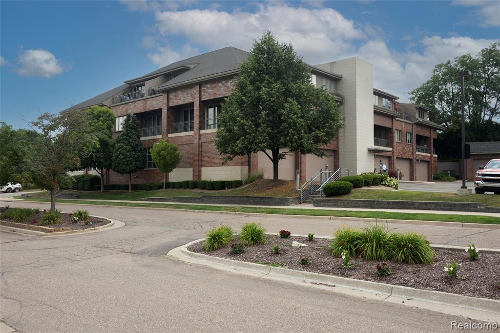 714 N Main Street, Rochester, MI 48307 — front exterior