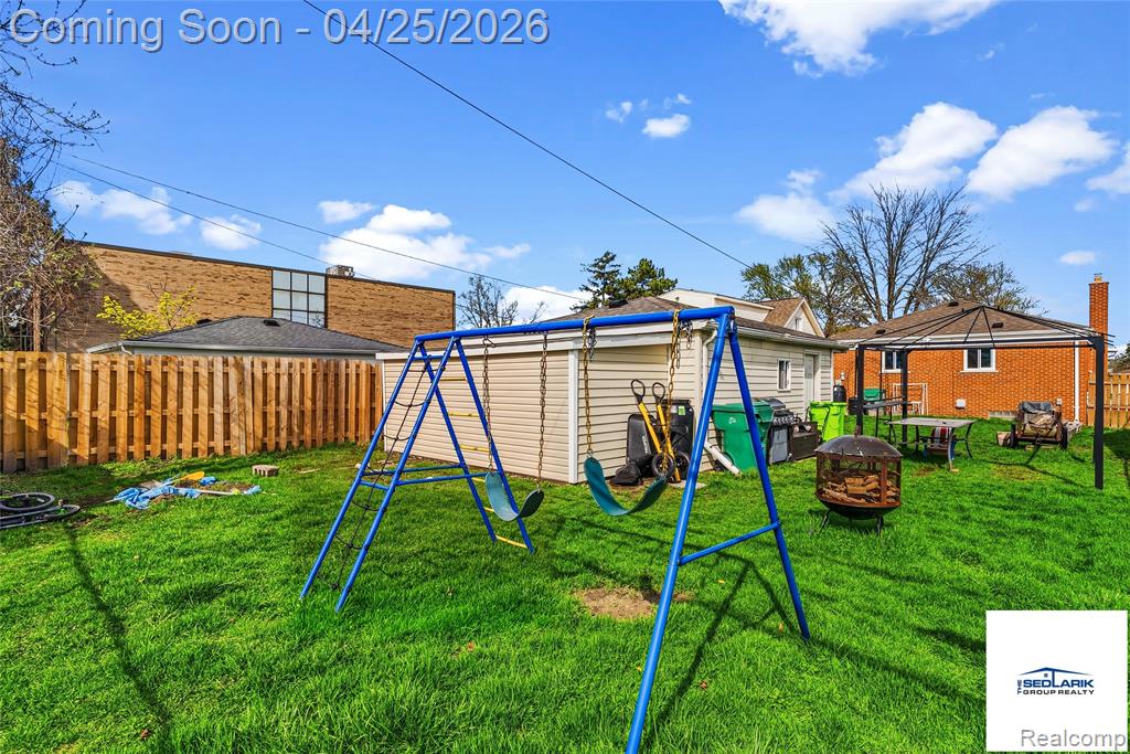 24909 Saxony Avenue, Eastpointe, MI 48021 — Photo 25