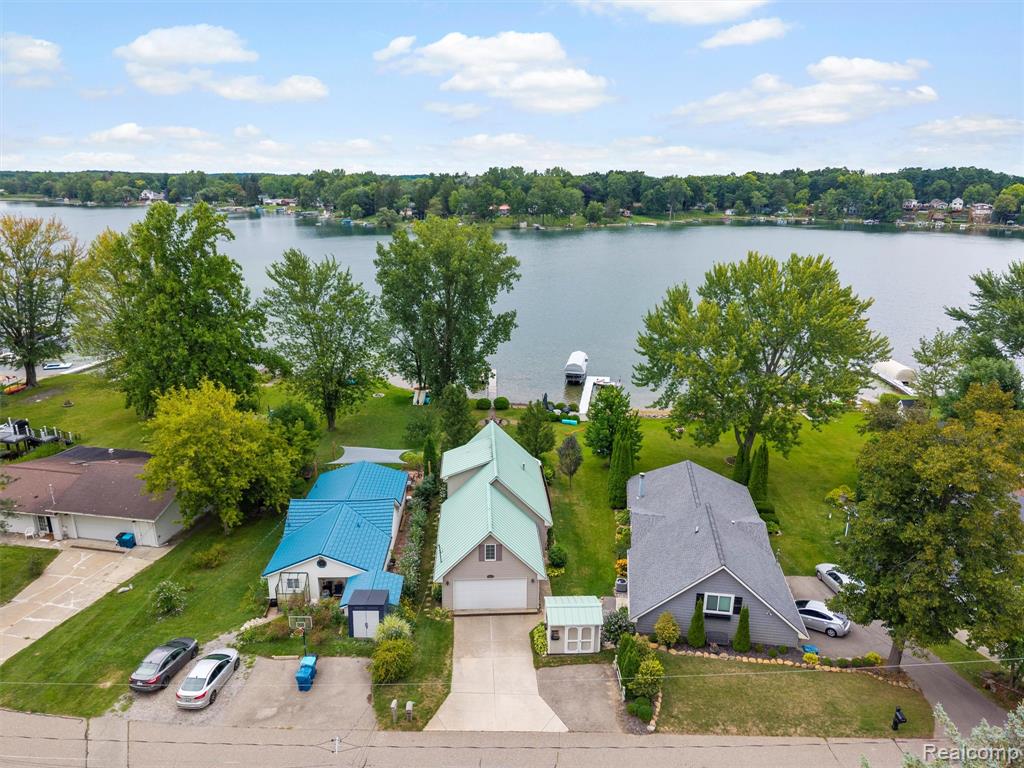 6102 Lakeview Park Drive, Linden, MI 48451 — Photo 3