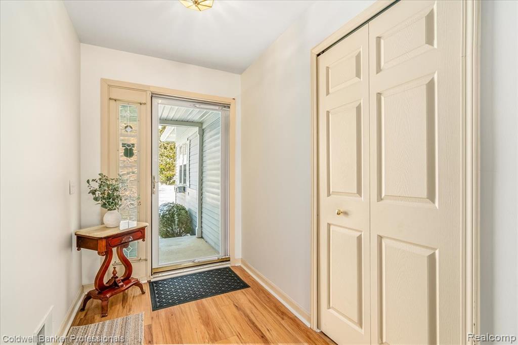 7984 Lake Crest Drive, Ypsilanti, MI 48197 — Photo 3