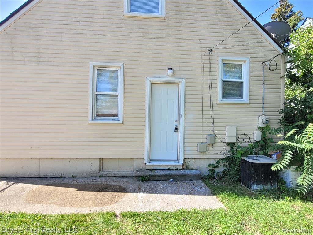 8710 Albany Street, Oak Park, MI 48237 — Photo 25