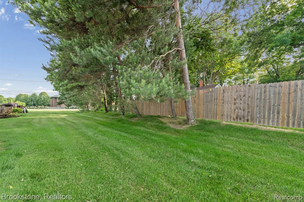 41213 Whispering Oaks Drive, 19, Clinton Twp, MI 48038 — Photo 20