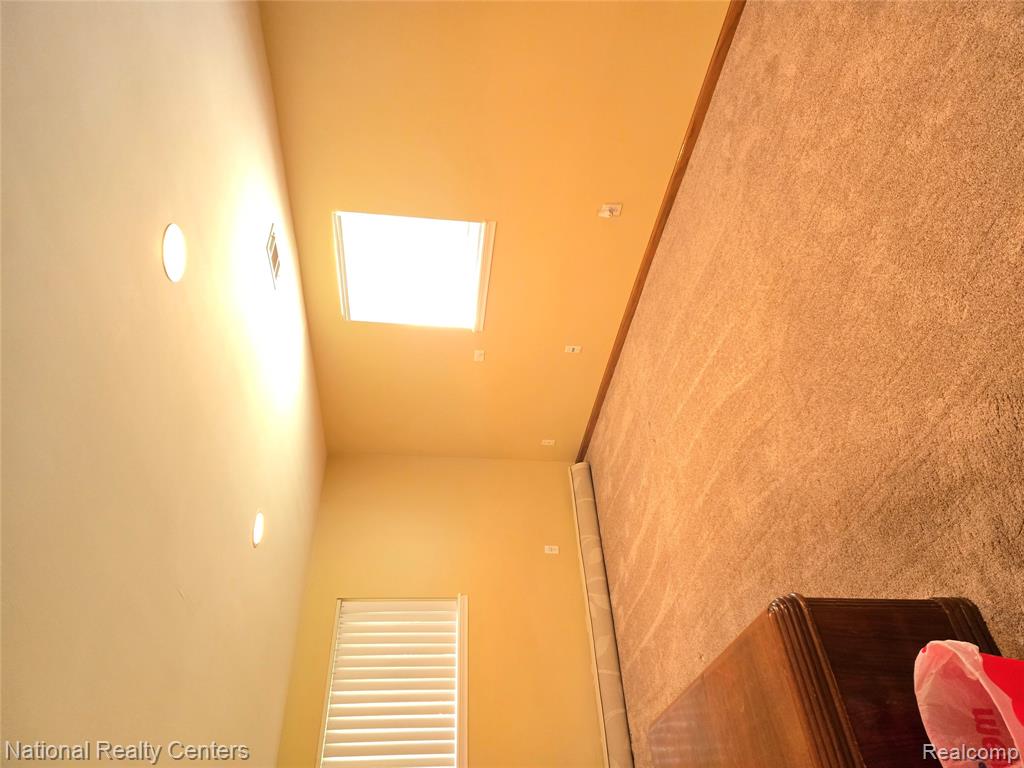 8723 Ringwood Drive, Commerce Twp, MI 48382 — Photo 12