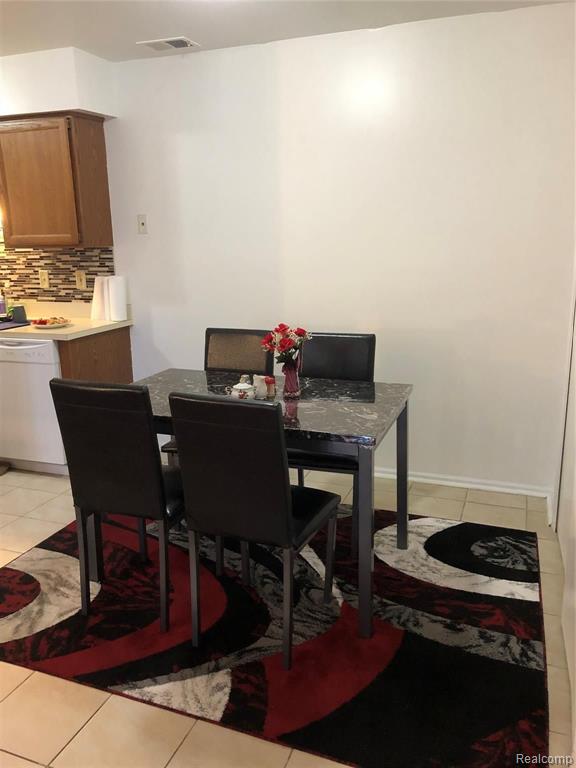35471 HICKORY WOODS DR, Clinton Twp, MI 48035 — Photo 10