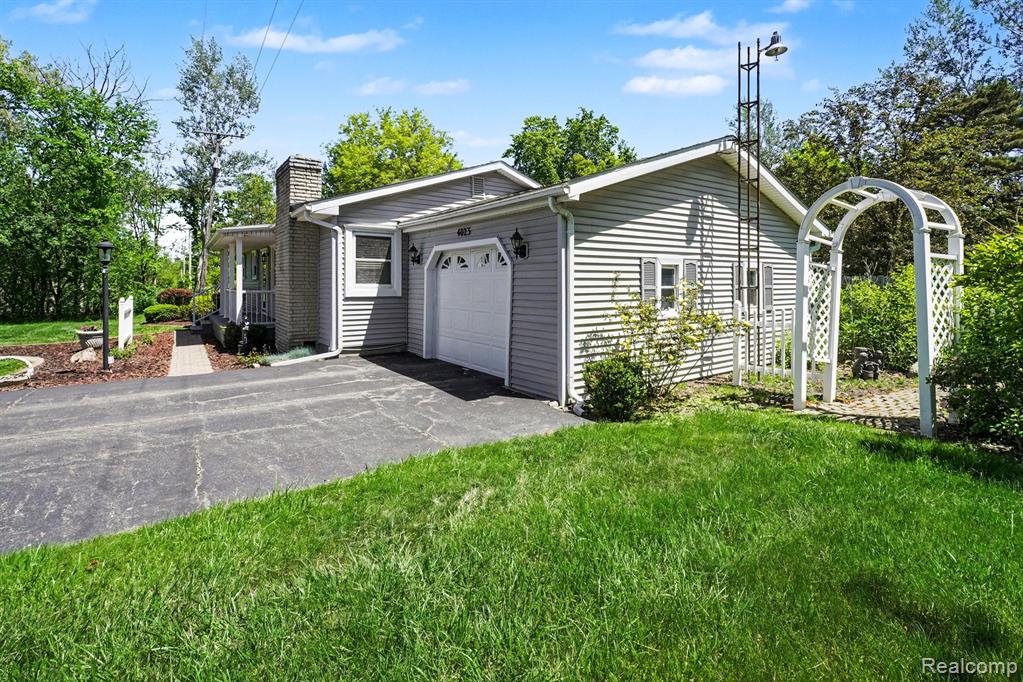 4023 S Genesee Road, Grand Blanc, MI 48439 — Photo 5
