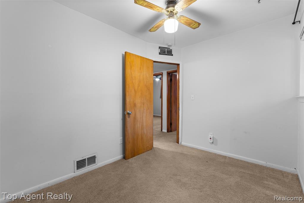 8026 Robert Street, Taylor, MI 48180 — Photo 20