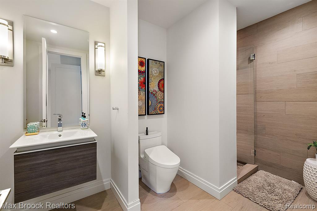 6925 Meadowlake Road, Bloomfield Hills, MI 48301 — Photo 32