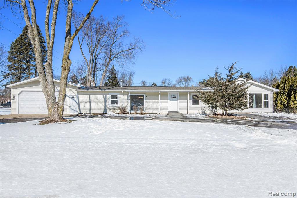 5390 SUNNYSIDE Drive, Clarkston, MI — Photo 2