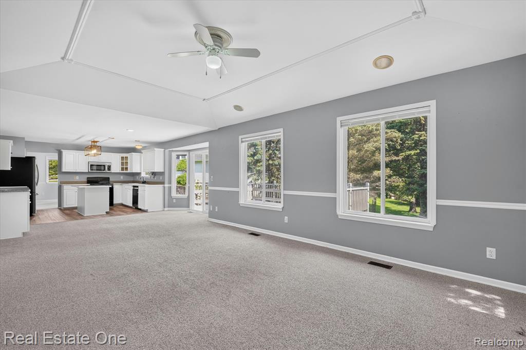 9610 Forest Ridge Drive, Clarkston, MI 48348 — Photo 18