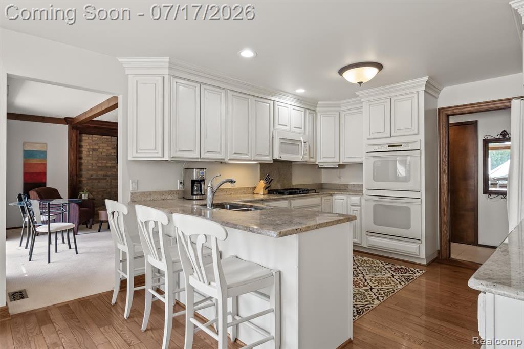 5863 Seville Circle, Orchard Lake Village, MI 48324 — Photo 19