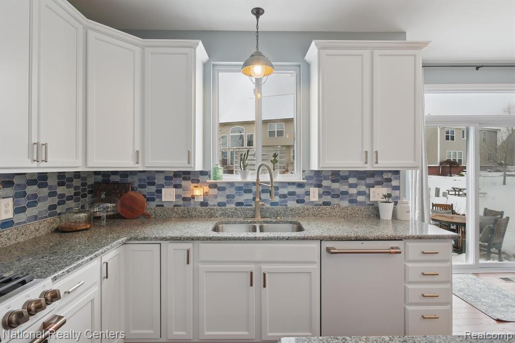 27316 Victoria Road, Novi, MI — Photo 19