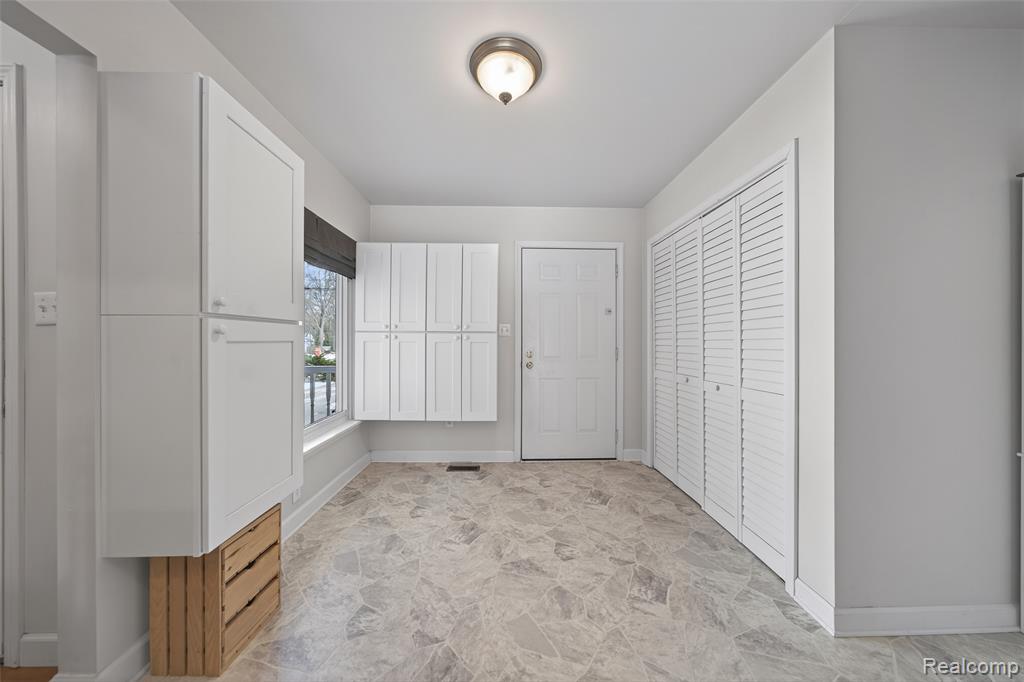 2311 Richwood Road, Auburn Hills, MI 48326 — Photo 9